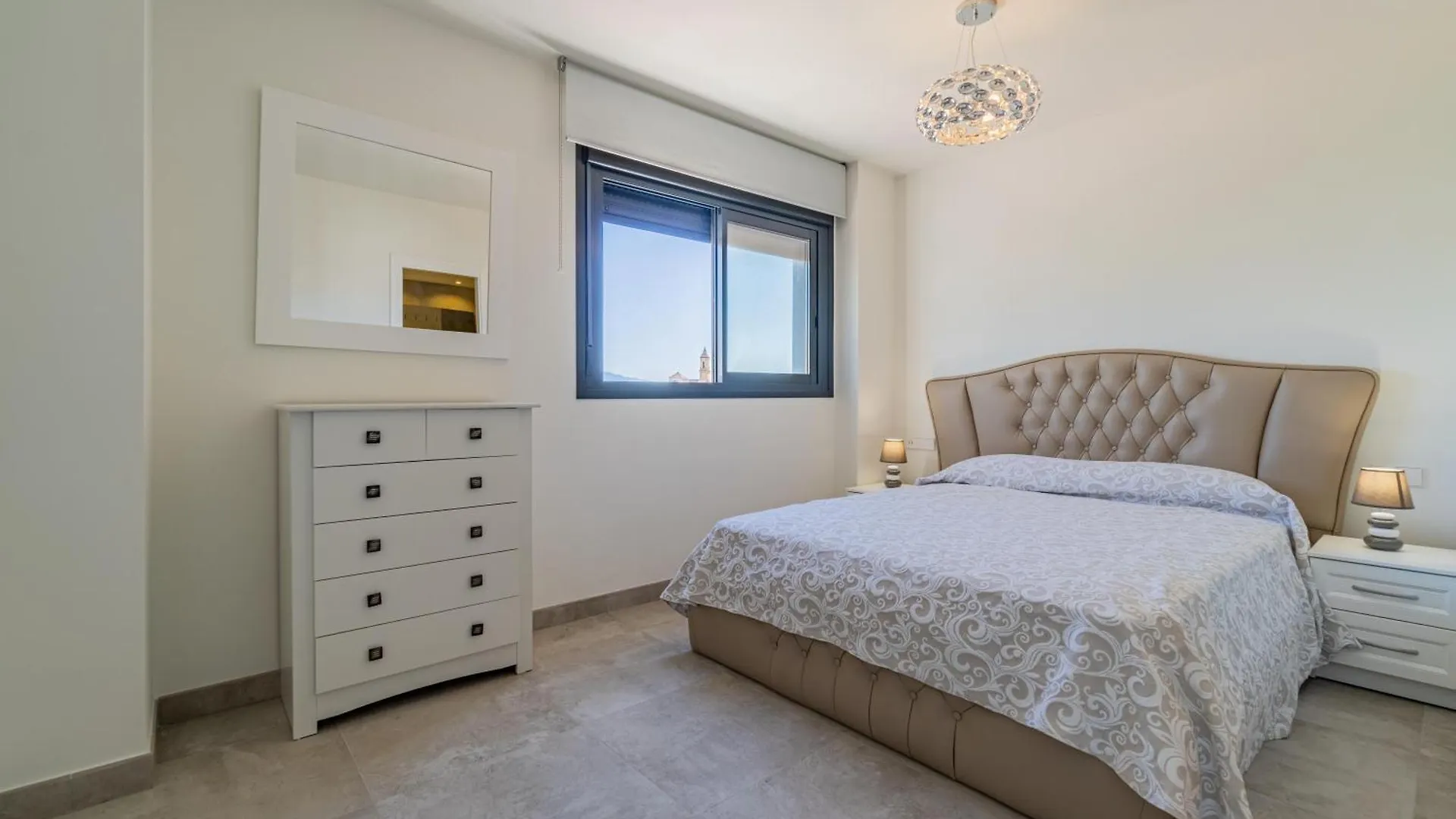 Modern Apartment In Estepona Ref M39